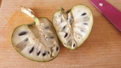 チェリモヤ-カスタードアップルの食べ方と味