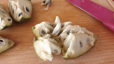 チェリモヤ-カスタードアップルの食べ方と味