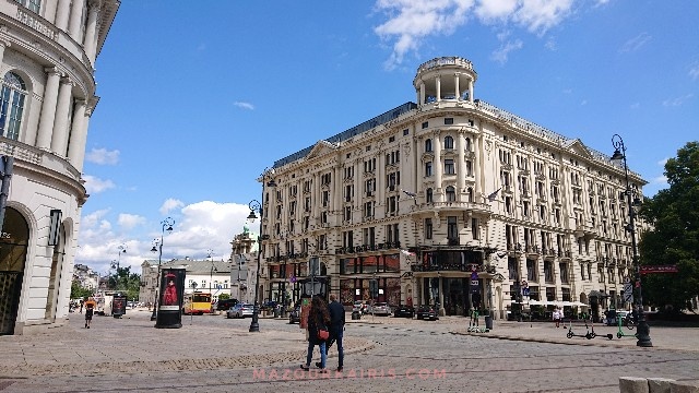 ワルシャワ旧市街夏7月観光ブリストル