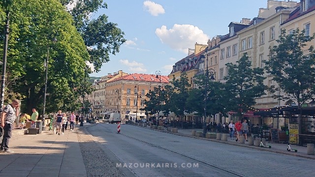 ワルシャワ旧市街夏7月観光馬車コロナ影響