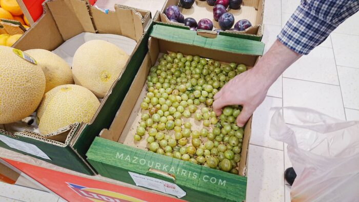 ポーランド日常生活夏のフルーツベリー類セイヨウスグリマルスグリgooseberry