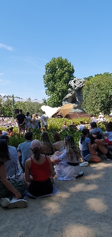 ワルシャワワジェンキ公園ショパンピアノコンサート日曜日観光