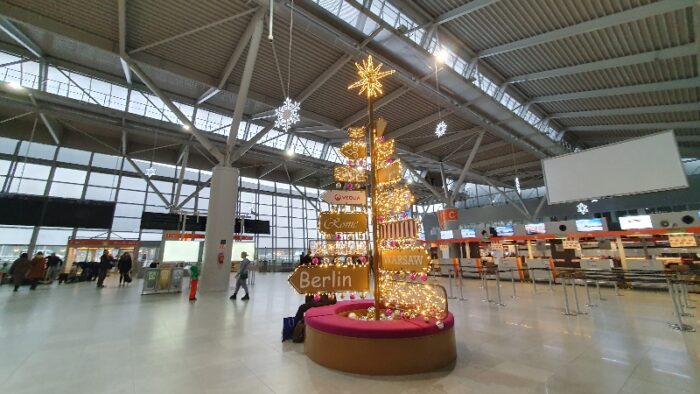 2023ワルシャワショパン空港クリスマス