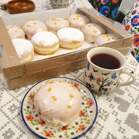 脂の木曜日ポンチュキポーランドの文化tlustyczwartek-pazczki-paczek揚げドーナツ