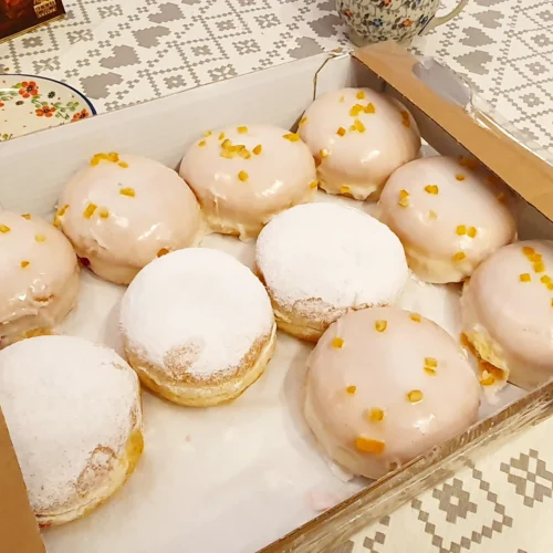 脂の木曜日ポンチュキポーランドの文化tlustyczwartek-pazczki-paczek揚げドーナツ