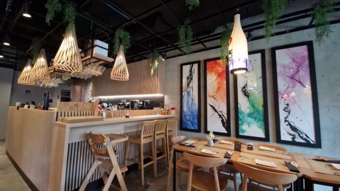 ワルシャワ日本食レストランむぎ麦ラーメンからあげ