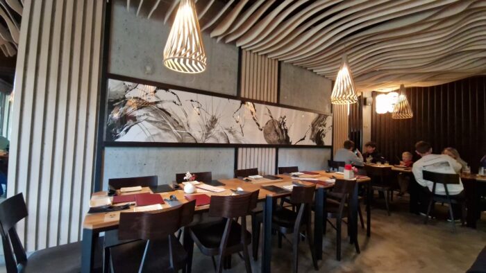 ワルシャワ日本食レストランむぎ麦ラーメンからあげ