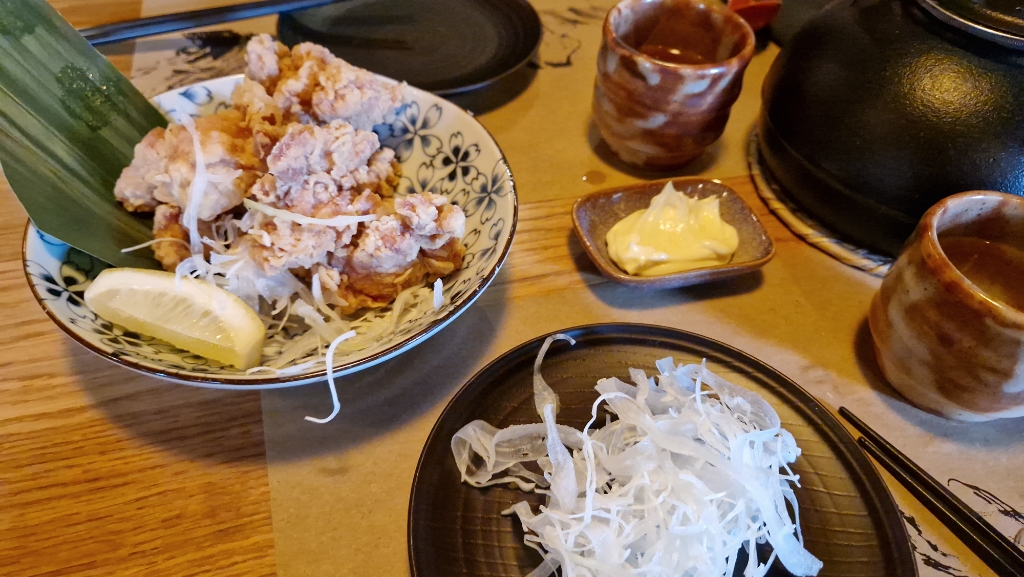 ワルシャワ日本食レストランむぎ麦ラーメンからあげ