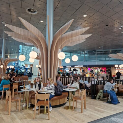 ヘルシンキヴァンター空港フィンランド航空2025年7時間トランジットラウンジ利用長時間ムーミンショップマリメッコカフェ物価