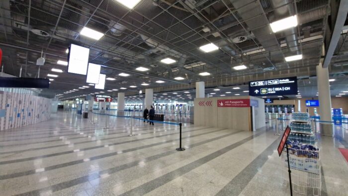 ヘルシンキヴァンター空港フィンランド航空2025年7時間トランジットラウンジ利用長時間ムーミンショップマリメッコカフェ物価