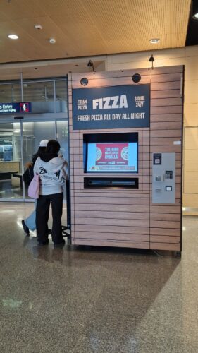 ヘルシンキヴァンター空港フィンランド航空2025年7時間トランジットラウンジ利用長時間ムーミンショップマリメッコカフェ物価