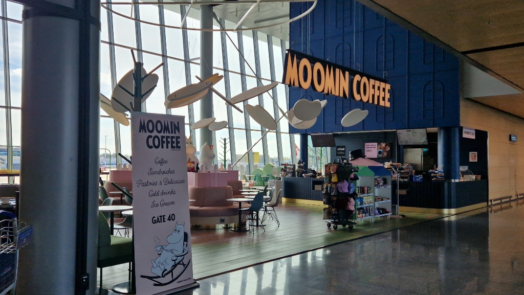 ヘルシンキヴァンター空港フィンランド航空2025年7時間トランジットラウンジ利用長時間ムーミンショップマリメッコカフェ物価