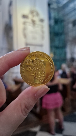 ワルシャワ観光ショパン巡り聖十字架教会お土産コイン心臓