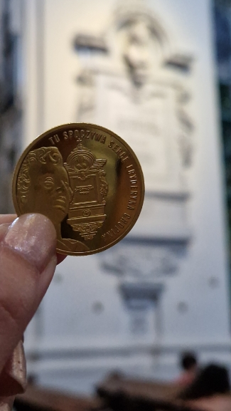 ワルシャワ観光ショパン巡り聖十字架教会お土産コイン心臓