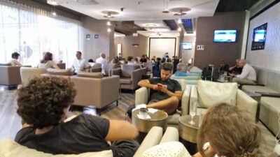 wizzウィズエアー遅延LCCブダペスト空港バウチャーラウンジ