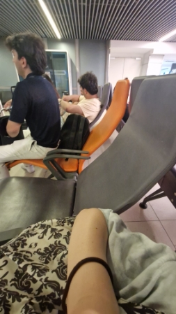 wizzウィズエアー遅延LCCブダペスト空港バウチャーラウンジ