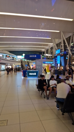 wizzウィズエアー遅延LCCブダペスト空港バウチャーラウンジ