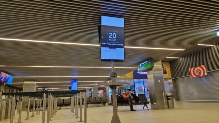 wizzウィズエアー遅延LCCブダペスト空港バウチャーラウンジ
